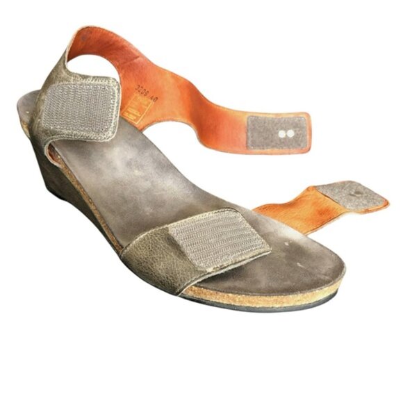 Taos Footwear Charcoal Wedges - Picture 11 of 13